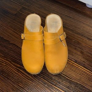 Beautiful lightweight Calou Stockholm clogs size 37